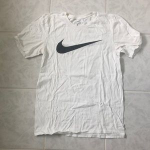 White nike tshirt
